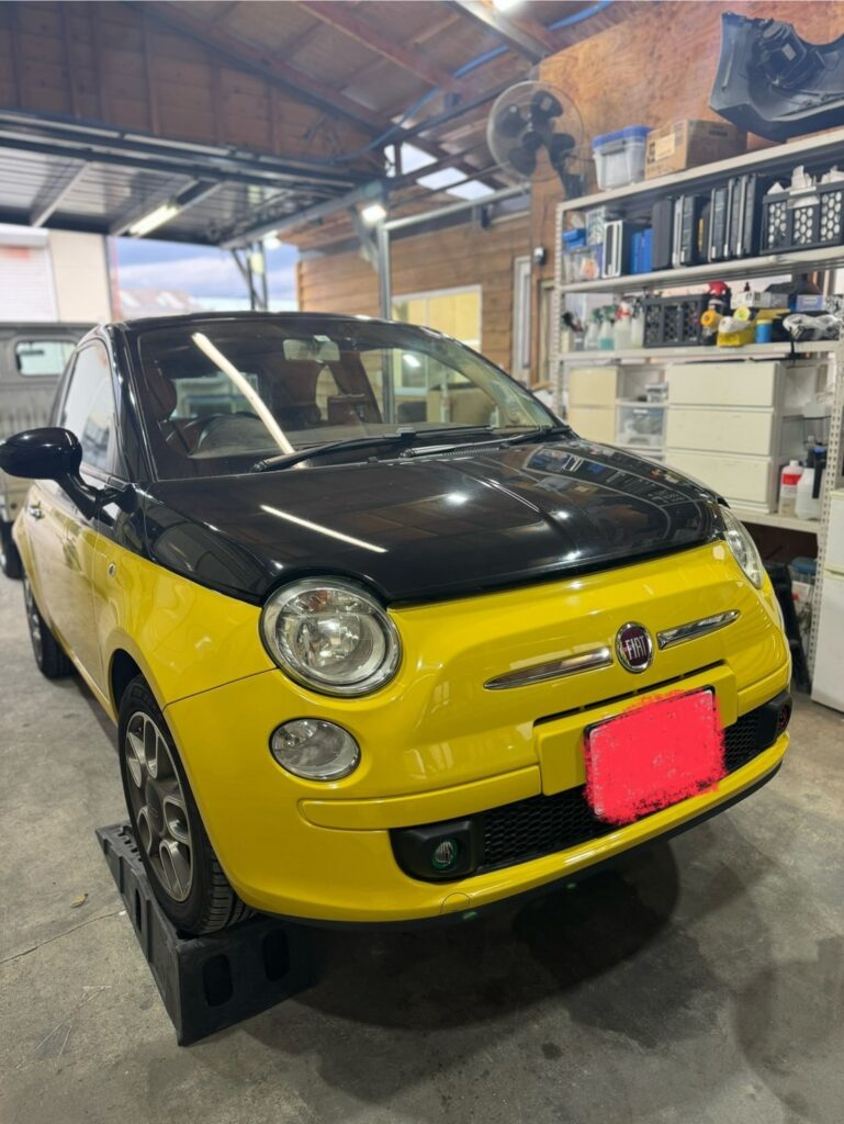 入庫したFIAT500の外観